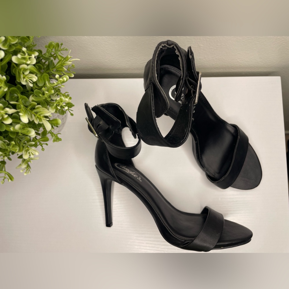 Candie’s Black heeled Sandals size 7.5
